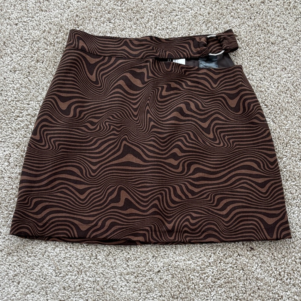 H&M Divided Brown Wave Pattern Mini Skirt